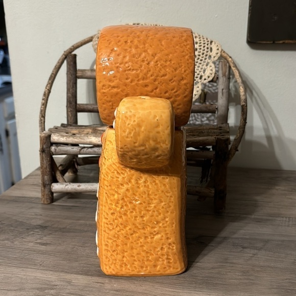 VINTAGE PRE OWNED GINGERBREAD MAN COOKIE JAR 9.5" TALL SHREK GINGERBREAD MAN - Picture 2 of 15